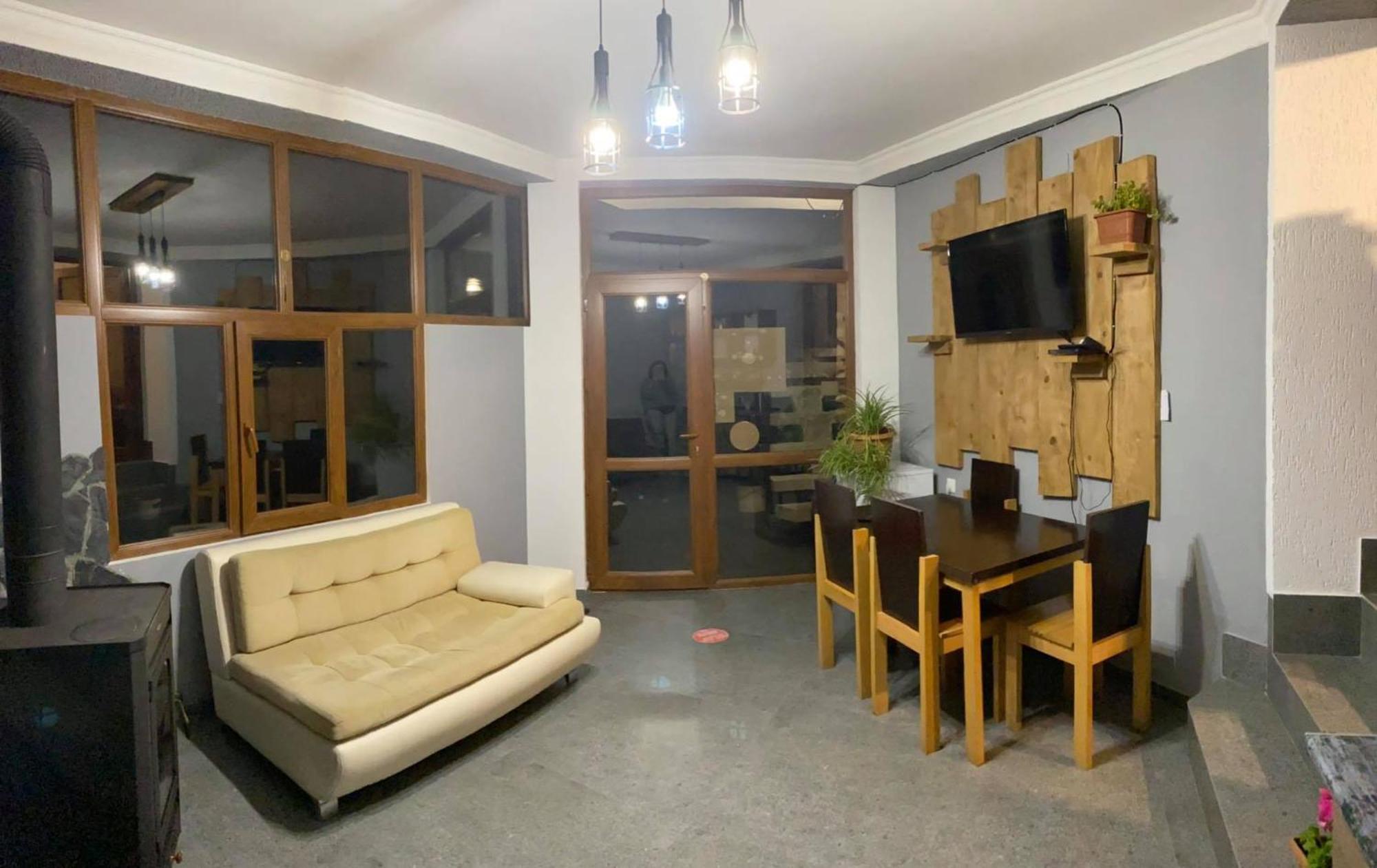 Guest House Nikala Mestia Exteriér fotografie