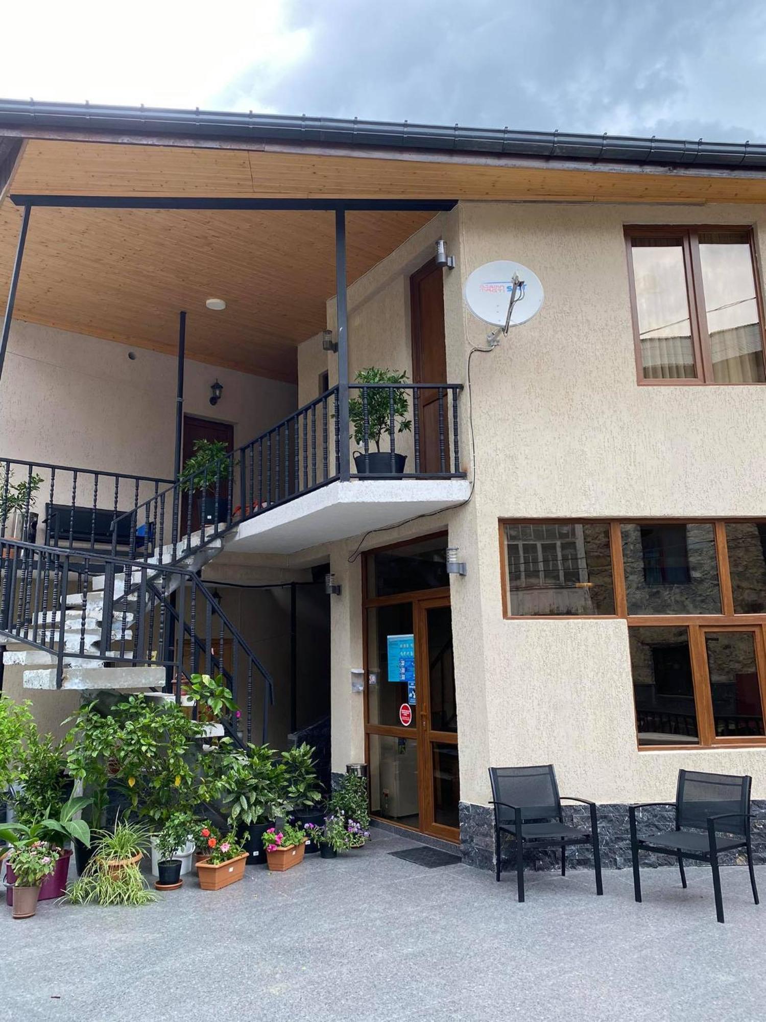 Guest House Nikala Mestia Exteriér fotografie