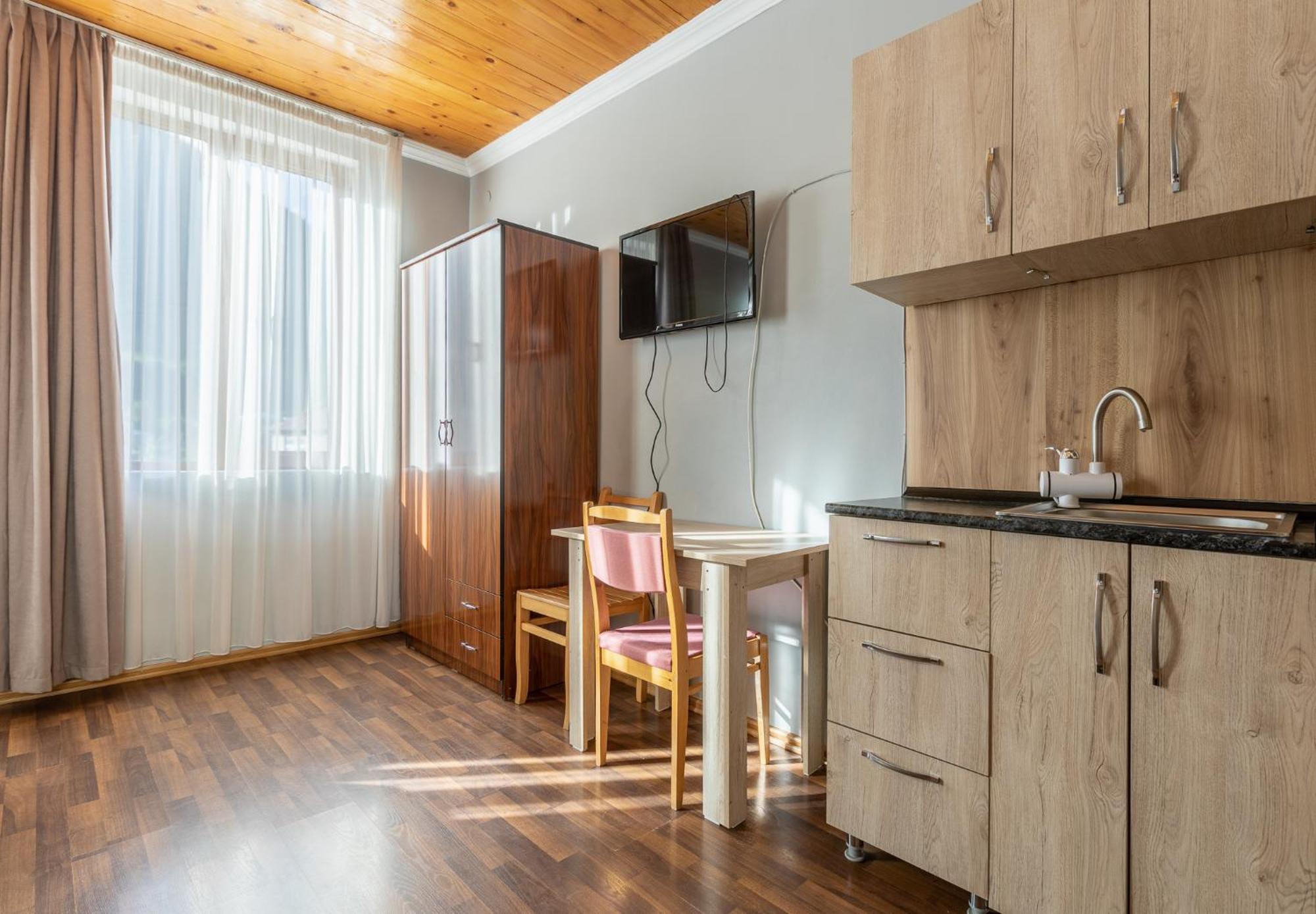 Guest House Nikala Mestia Exteriér fotografie